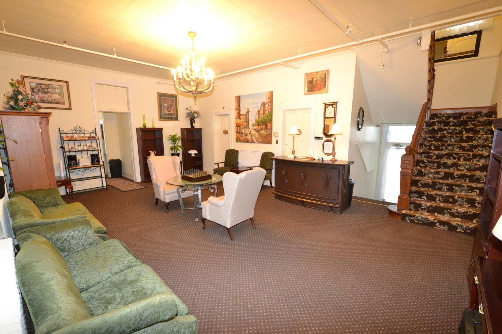 Perfect Stay Inn & Suites Blair エクステリア 写真