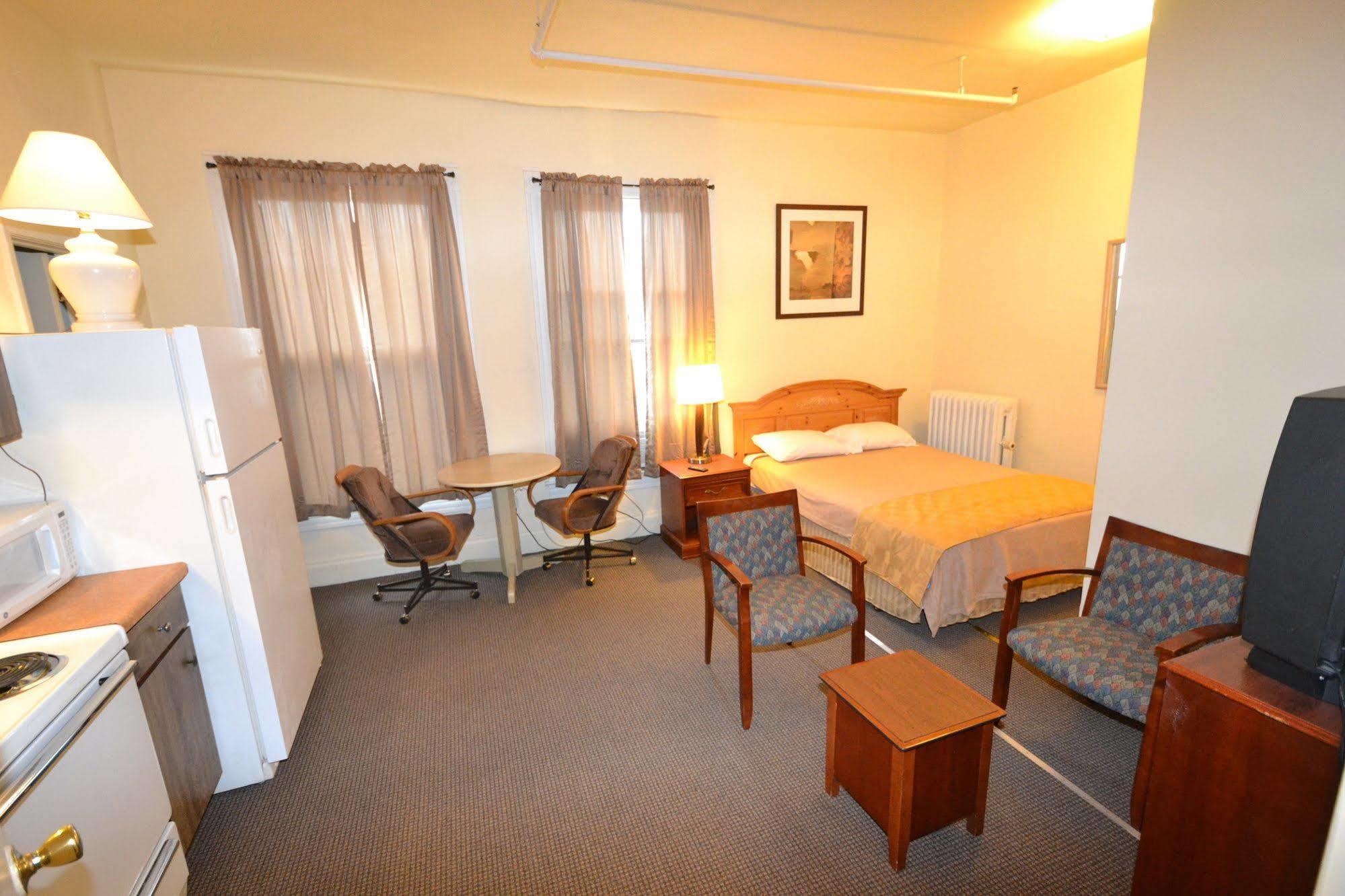 Perfect Stay Inn & Suites Blair エクステリア 写真
