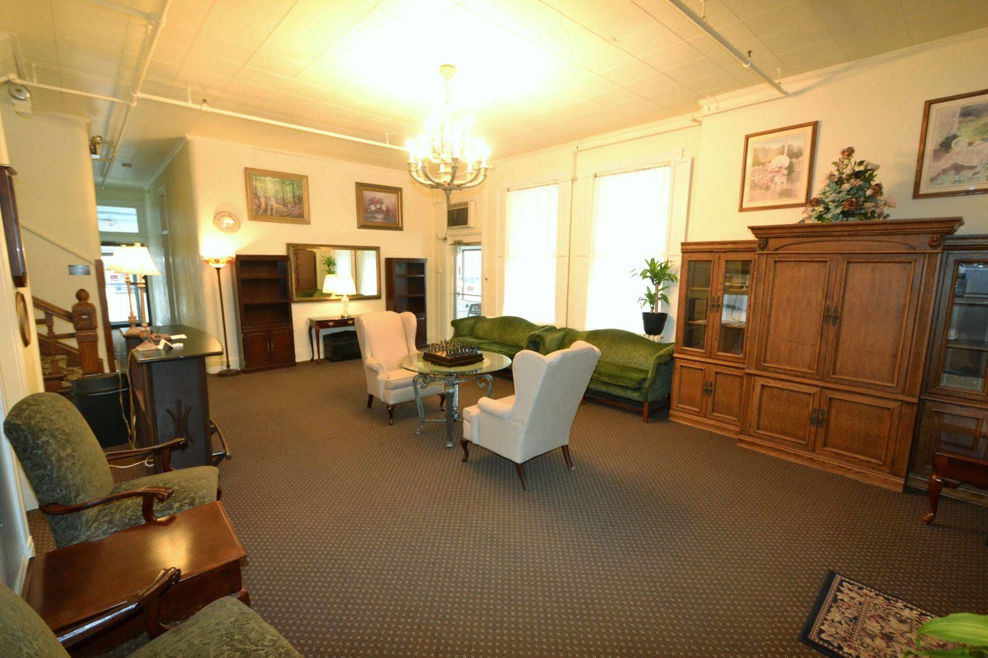 Perfect Stay Inn & Suites Blair エクステリア 写真